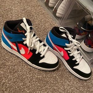 Jordan 1 multi color , unisex size 7 grade school